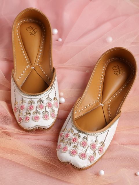 

House of Pataudi Women Off-White & Golden Handcrafted Ethnic Embellished Mojaris