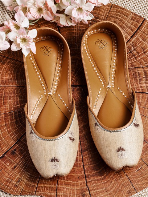 

House of Pataudi Women Beige Woven Design Handcrafted Mojaris