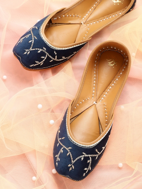 

House of Pataudi Women Navy & Gold-Toned Velvet Finish Woven Design Handcrafted Mojaris, Navy blue
