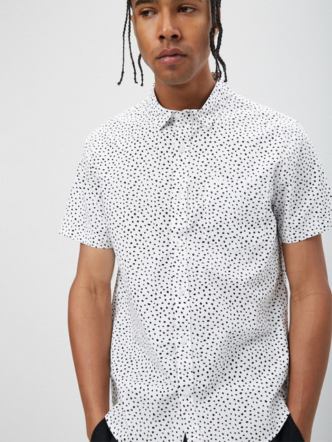 

FOREVER 21 Men White & Black Printed Casual Shirt