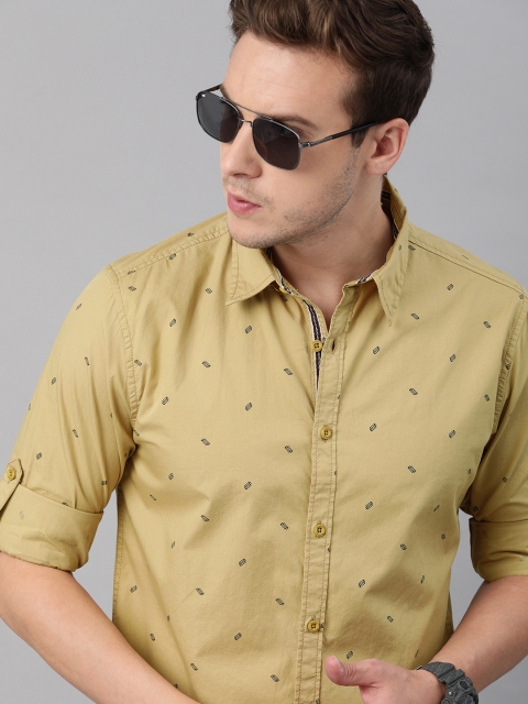 

The Roadster Lifestyle Co Men Khaki & Black Printed Pure Cotton Casual Shirt