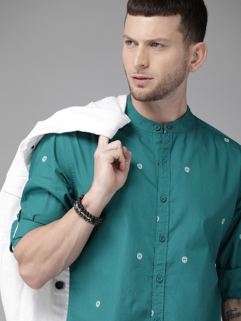 

Roadster Men Blue & White Regular Fit Printed Casual Shirt