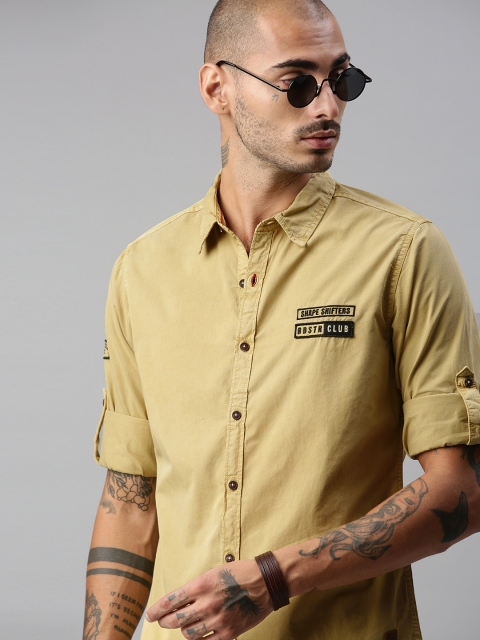 

The Roadster Lifestyle Co Men Khaki Regular Fit Solid Casual Shirt