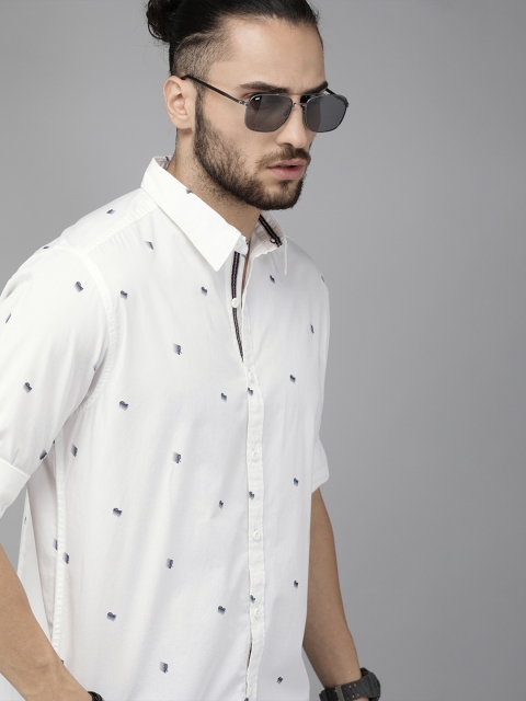 

The Roadster Lifestyle Co Men White & Navy Blue Printed Casual Shirt