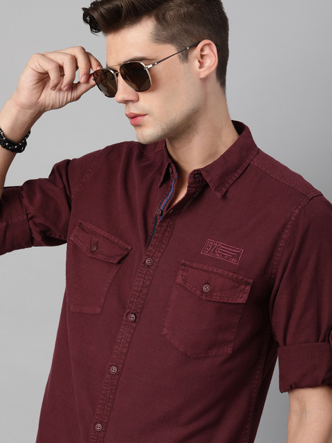

The Roadster Lifestyle Co Men Maroon Solid Pure Cotton Pockets Casual Shirt