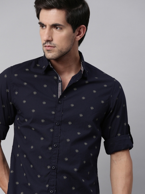 

Roadster Men Navy Blue & Cream-Coloured Regular Fit Printed Casual Shirt
