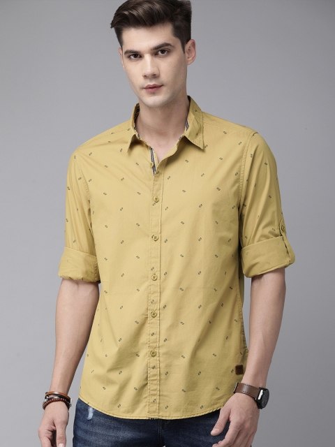 

The Roadster Lifestyle Co Men Khaki & Black Printed Casual Shirt