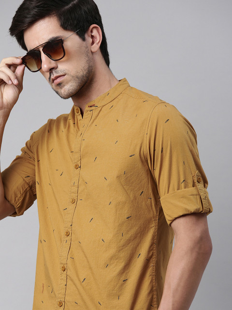 

The Roadster Lifestyle Co Men Khaki Regular Fit Printed Casual Shirt