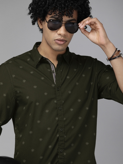 

The Roadster Lifestyle Co Men Black & Off-White Printed Pure Cotton Casual Shirt