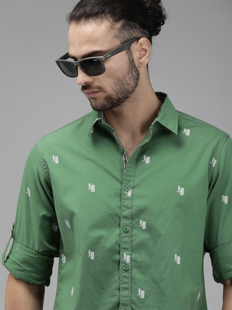 

Roadster Men Green Regular Fit Printed Casual Shirt