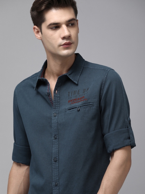 

The Roadster Lifestyle Co Men Navy Blue Casual Shirt