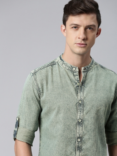 

The Roadster Lifestyle Co Men Blue Faded Casual Denim Shirt