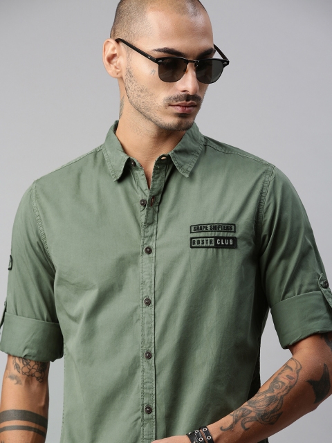 

Roadster Men Green Regular Fit Solid Applique Casual Shirt