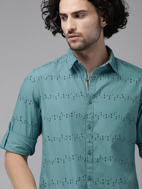 

The Roadster Lifestyle Co Men Blue & Black Regular Fit Striped Casual Shirt