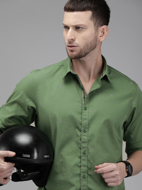 

Roadster Men Olive Green & Black Regular Fit Printed Casual Shirt