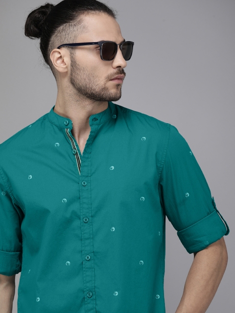 

Roadster Men Green Regular Fit Printed Casual Shirt