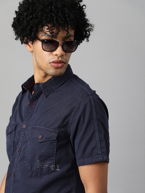 

The Roadster Lifestyle Co Men Navy Blue Casual Shirt
