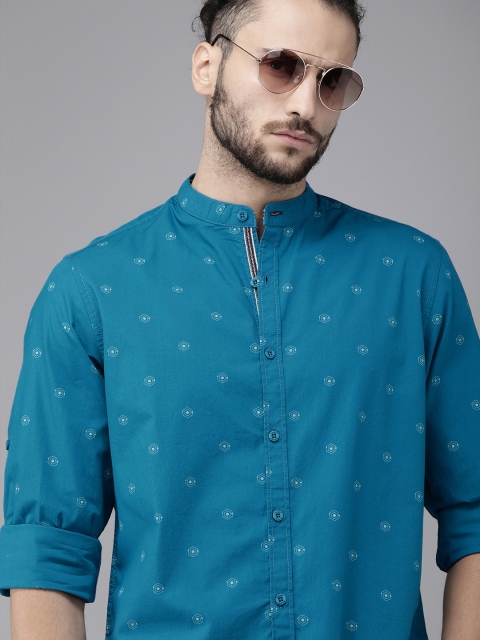 

Roadster Men Teal Blue & White Regular Fit Printed Casual Shirt