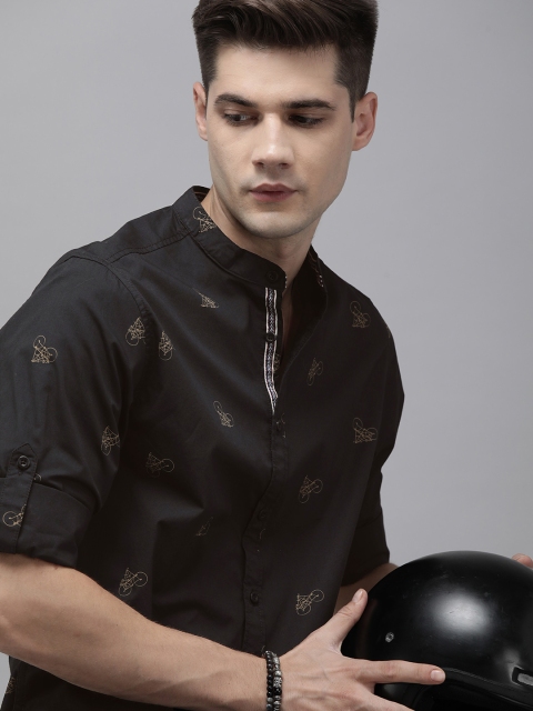 

The Roadster Lifestyle Co Men Black Printed Casual Shirt