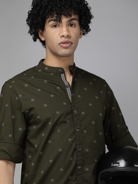 

The Roadster Lifestyle Co Men Black & Off-White Printed Pure Cotton Casual Shirt
