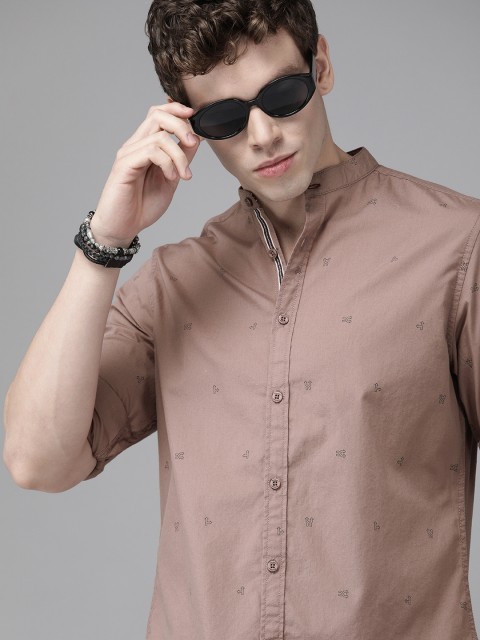 

Roadster Men Mauve & Black Regular Fit Printed Casual Shirt
