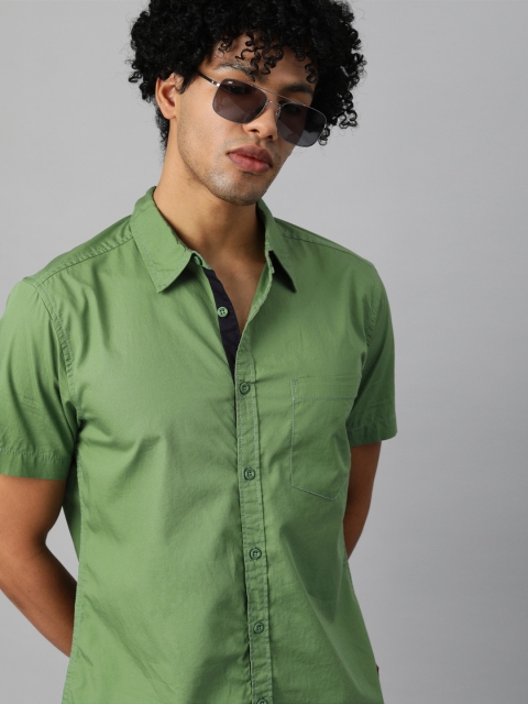

Roadster Men Green Solid Regular Fit Sustainable Casual Shirt