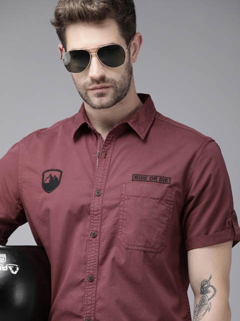 

The Roadster Lifestyle Co Men Burgundy Casual Shirt