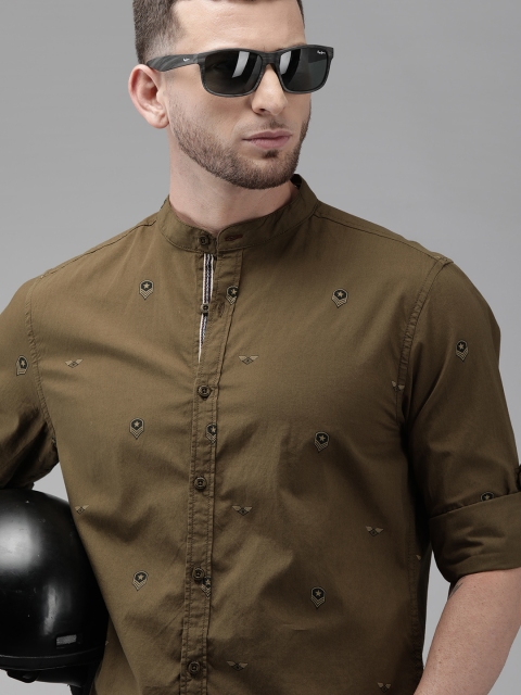 

The Roadster Lifestyle Co Men Olive Brown Regular Fit Logo Printed Casual Shirt