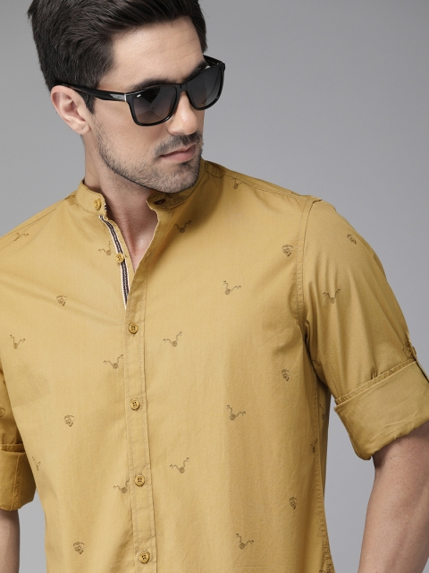 

The Roadster Lifestyle Co Men Khaki Regular Fit Printed Casual Shirt