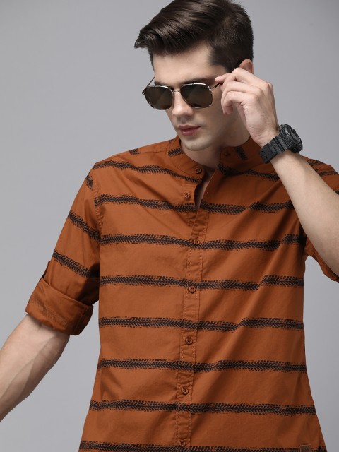 

The Roadster Lifestyle Co Men Brown & Black Striped Casual Shirt