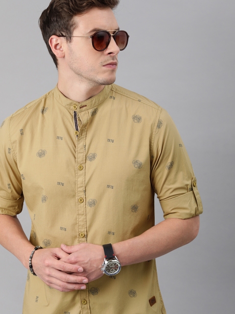 

The Roadster Lifestyle Co Men Khaki Printed Casual Shirt