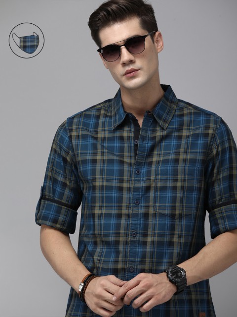 

The Roadster Lifestyle Co Men Blue & Black Checked Casual Shirt With Mask