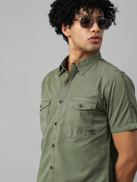 

The Roadster Lifestyle Co Men Olive Green Pure Cotton Solid Casual Shirt