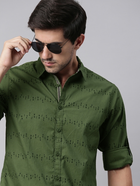 

Roadster Men Green Regular Fit Printed Casual Shirt