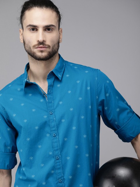 

Roadster Men Blue & White Regular Fit Printed Casual Shirt