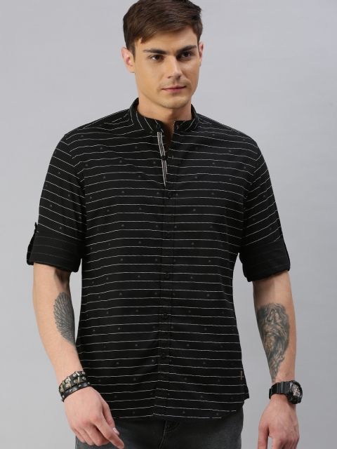 

The Roadster Lifestyle Co Men Black & White Regular Fit Striped Casual Shirt