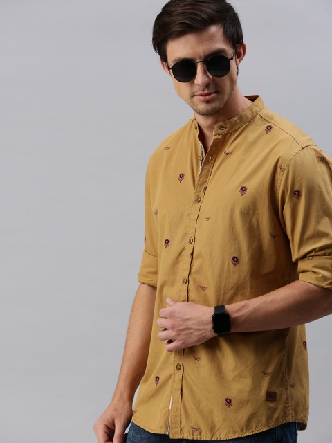 

Roadster Men Brown & Red Regular Fit Printed Casual Shirt