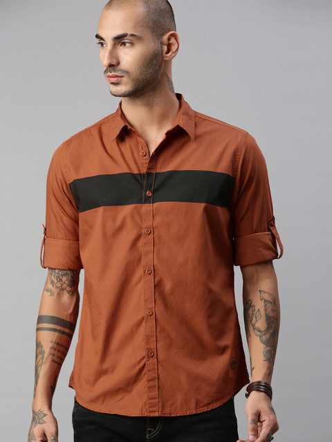 

The Roadster Lifestyle Co Men Rust Orange Regular Fit Striped Casual Shirt