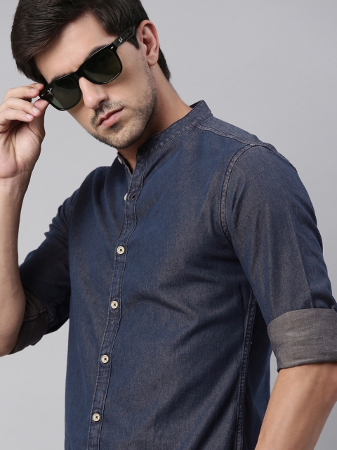 

The Roadster Lifestyle Co Men Blue Regular Fit Solid Casual Denim Shirt