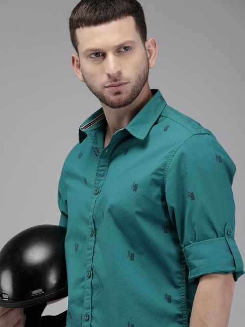

Roadster Men Teal & Black Regular Fit Printed Casual Shirt