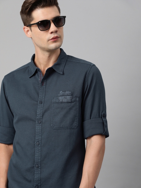 

The Roadster Lifestyle Co Men Grey Solid Pure Cotton Casual Shirt