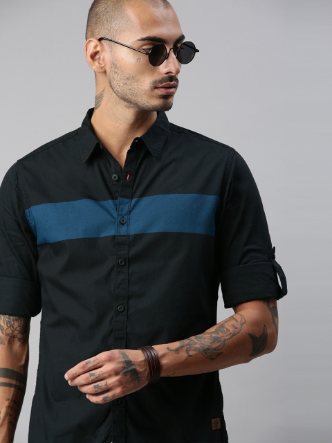 

Roadster Men Black Regular Fit Striped Casual Shirt