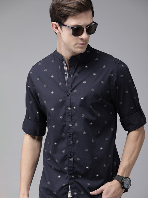 

The Roadster Lifestyle Co Men Navy Blue & White Printed Casual Shirt