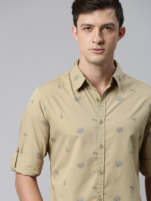

The Roadster Lifestyle Co Men Beige Printed Casual Shirt