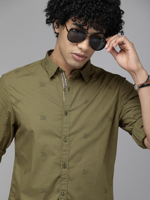 

The Roadster Lifestyle Co Men Olive Green & Black Printed Pure Cotton Casual Shirt