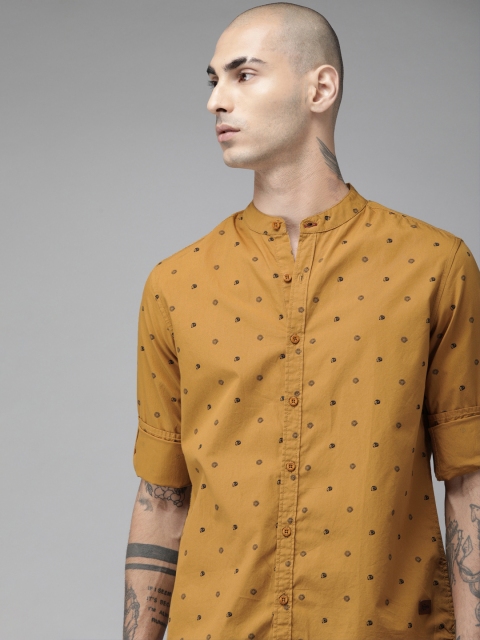 

The Roadster Lifestyle Co Men Mustard & Black Regular Fit Printed Casual Shirt