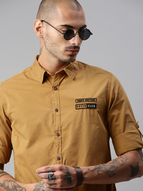 

The Roadster Lifestyle Co Men Khaki Regular Fit Solid Casual Shirt