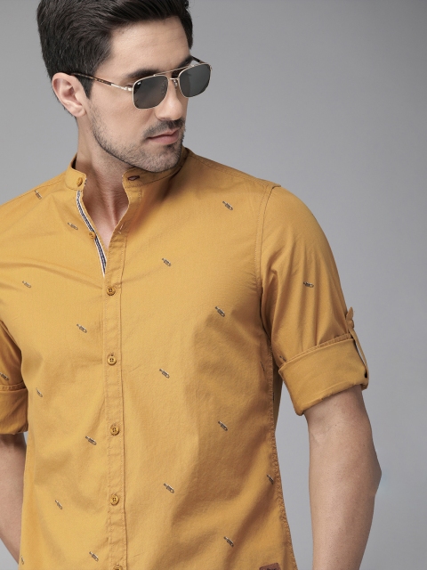 

The Roadster Lifestyle Co Men Mustard Yellow & Black Regular Fit Printed Casual Shirt