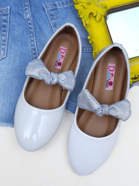 

DChica Girls White Solid Ballerinas
