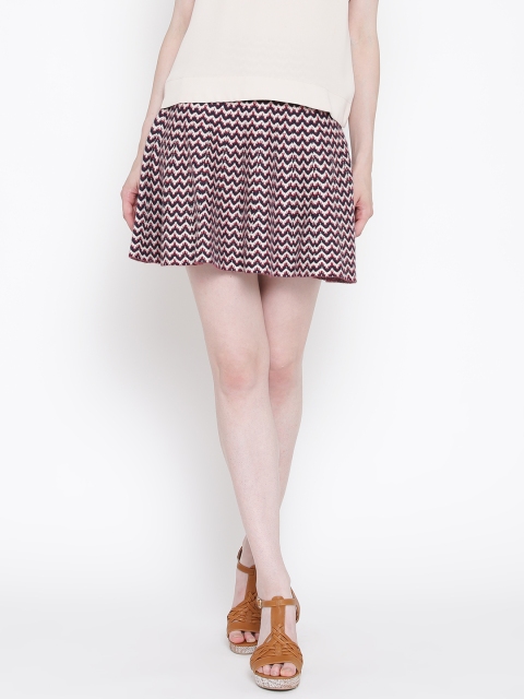 

FOREVER 21 Off-White & Navy Chevron Skater Skirt